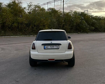 Білий Міні Cooper, об'ємом двигуна 1.6 л та пробігом 171 тис. км за 7000 $, фото 5 на Automoto.ua