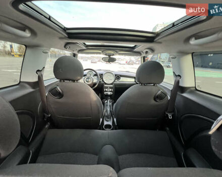 Белый Мини Купер, объемом двигателя 1.4 л и пробегом 222 тыс. км за 5500 $, фото 17 на Automoto.ua