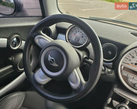 Білий Міні Cooper, об'ємом двигуна 1.6 л та пробігом 232 тис. км за 4600 $, фото 7 на Automoto.ua