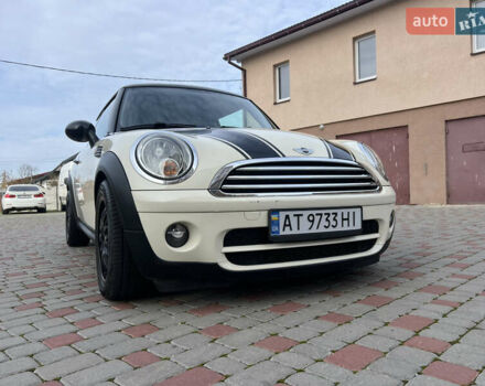 Белый Мини Купер, объемом двигателя 1.6 л и пробегом 178 тыс. км за 6499 $, фото 4 на Automoto.ua