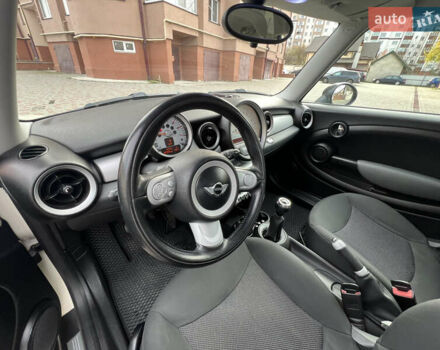 Белый Мини Купер, объемом двигателя 1.6 л и пробегом 178 тыс. км за 6499 $, фото 14 на Automoto.ua