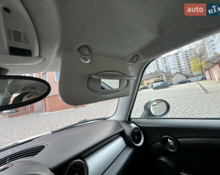 Белый Мини Купер, объемом двигателя 1.6 л и пробегом 178 тыс. км за 6499 $, фото 19 на Automoto.ua