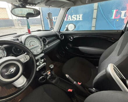 Білий Міні Cooper, об'ємом двигуна 1.6 л та пробігом 255 тис. км за 4600 $, фото 15 на Automoto.ua
