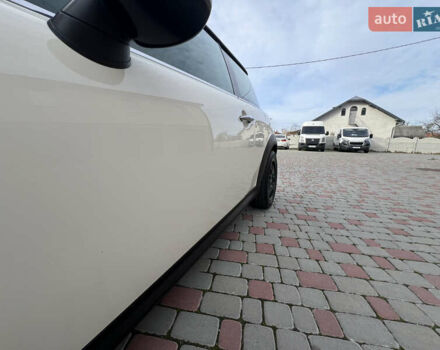 Белый Мини Купер, объемом двигателя 1.6 л и пробегом 178 тыс. км за 6499 $, фото 9 на Automoto.ua