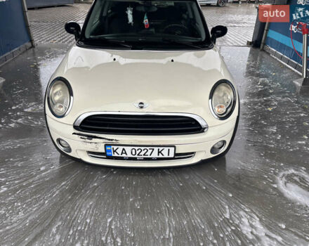Білий Міні Cooper, об'ємом двигуна 1.6 л та пробігом 255 тис. км за 4600 $, фото 7 на Automoto.ua