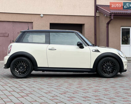 Белый Мини Купер, объемом двигателя 1.6 л и пробегом 178 тыс. км за 6499 $, фото 7 на Automoto.ua