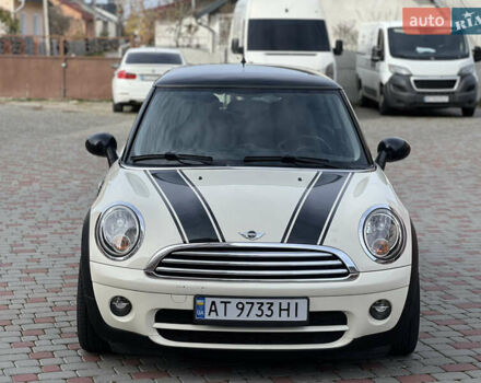 Белый Мини Купер, объемом двигателя 1.6 л и пробегом 178 тыс. км за 6499 $, фото 1 на Automoto.ua
