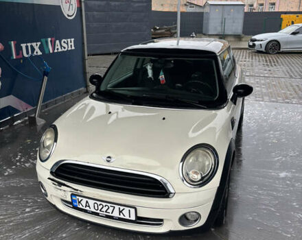 Білий Міні Cooper, об'ємом двигуна 1.6 л та пробігом 255 тис. км за 4600 $, фото 2 на Automoto.ua