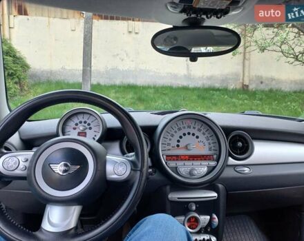 Білий Міні Cooper, об'ємом двигуна 1.4 л та пробігом 211 тис. км за 4500 $, фото 7 на Automoto.ua