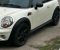 Белый Мини Купер, объемом двигателя 1.4 л и пробегом 203 тыс. км за 5800 $, фото 1 на Automoto.ua