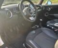 Белый Мини Купер, объемом двигателя 1.6 л и пробегом 227 тыс. км за 5800 $, фото 15 на Automoto.ua