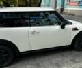 Белый Мини Купер, объемом двигателя 1.4 л и пробегом 203 тыс. км за 6000 $, фото 2 на Automoto.ua