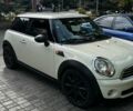 Белый Мини Купер, объемом двигателя 1.4 л и пробегом 203 тыс. км за 5800 $, фото 1 на Automoto.ua