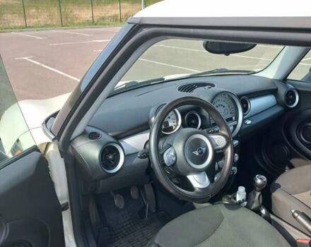 Білий Міні Cooper, об'ємом двигуна 1.4 л та пробігом 211 тис. км за 4500 $, фото 8 на Automoto.ua