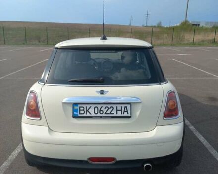 Білий Міні Cooper, об'ємом двигуна 1.4 л та пробігом 211 тис. км за 4500 $, фото 3 на Automoto.ua