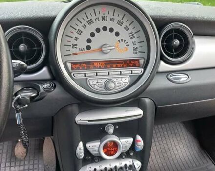 Білий Міні Cooper, об'ємом двигуна 1.4 л та пробігом 211 тис. км за 4500 $, фото 6 на Automoto.ua