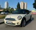 Белый Мини Купер, объемом двигателя 1.6 л и пробегом 227 тыс. км за 5800 $, фото 1 на Automoto.ua