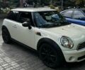 Белый Мини Купер, объемом двигателя 1.4 л и пробегом 203 тыс. км за 5800 $, фото 1 на Automoto.ua