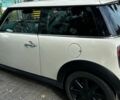 Білий Міні Cooper, об'ємом двигуна 1.4 л та пробігом 203 тис. км за 5800 $, фото 3 на Automoto.ua
