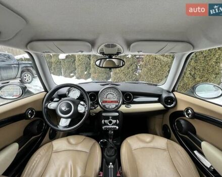 Білий Міні Cooper, об'ємом двигуна 1.6 л та пробігом 131 тис. км за 7999 $, фото 7 на Automoto.ua