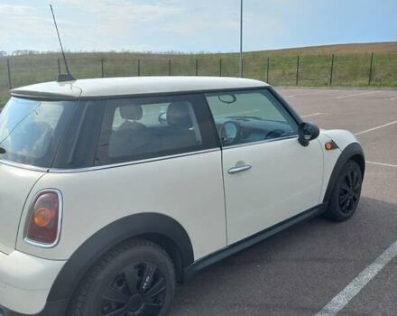 Білий Міні Cooper, об'ємом двигуна 1.4 л та пробігом 211 тис. км за 4500 $, фото 2 на Automoto.ua