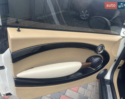 Мини Купер 2010 в Хмельницком на Automoto.ua Белый Мини Купер, объемом двигателя 1.6 л и пробегом 199 тыс. км за 5300 $, фото 26 на Automoto.ua