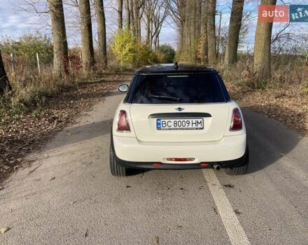 Мини Купер 2010 в Львове на Automoto.ua Белый Мини Купер, объемом двигателя 1.6 л и пробегом 195 тыс. км за 4799 $, фото 5 на Automoto.ua
