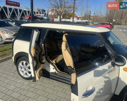 Мини Купер 2010 в Хмельницком на Automoto.ua Белый Мини Купер, объемом двигателя 1.6 л и пробегом 199 тыс. км за 5300 $, фото 6 на Automoto.ua