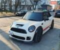 Белый Мини Купер, объемом двигателя 1.6 л и пробегом 126 тыс. км за 10500 $, фото 1 на Automoto.ua