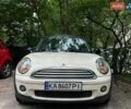 Белый Мини Купер, объемом двигателя 1.6 л и пробегом 258 тыс. км за 3900 $, фото 3 на Automoto.ua