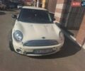 Белый Мини Купер, объемом двигателя 1.6 л и пробегом 243 тыс. км за 6300 $, фото 1 на Automoto.ua
