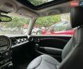 Белый Мини Купер, объемом двигателя 1.6 л и пробегом 258 тыс. км за 3900 $, фото 6 на Automoto.ua