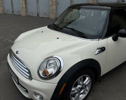 Белый Мини Купер, объемом двигателя 1.6 л и пробегом 132 тыс. км за 7950 $, фото 1 на Automoto.ua