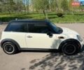 Белый Мини Купер, объемом двигателя 1.6 л и пробегом 252 тыс. км за 6100 $, фото 6 на Automoto.ua