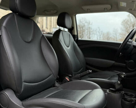 Белый Мини Купер, объемом двигателя 1.6 л и пробегом 132 тыс. км за 7950 $, фото 17 на Automoto.ua