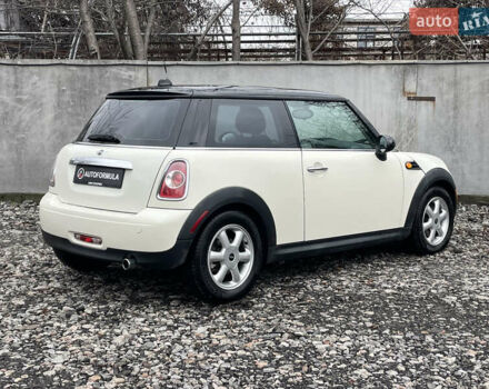 Белый Мини Купер, объемом двигателя 1.6 л и пробегом 178 тыс. км за 7990 $, фото 9 на Automoto.ua