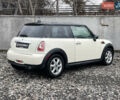 Белый Мини Купер, объемом двигателя 1.6 л и пробегом 178 тыс. км за 7990 $, фото 9 на Automoto.ua