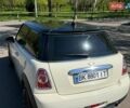 Белый Мини Купер, объемом двигателя 1.6 л и пробегом 252 тыс. км за 6100 $, фото 4 на Automoto.ua
