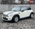Белый Мини Купер, объемом двигателя 1.6 л и пробегом 178 тыс. км за 7990 $, фото 4 на Automoto.ua