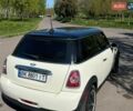Белый Мини Купер, объемом двигателя 1.6 л и пробегом 252 тыс. км за 6100 $, фото 3 на Automoto.ua