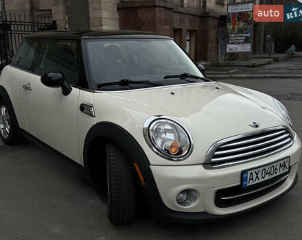 Белый Мини Купер, объемом двигателя 1.6 л и пробегом 132 тыс. км за 7950 $, фото 4 на Automoto.ua