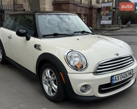 Белый Мини Купер, объемом двигателя 1.6 л и пробегом 132 тыс. км за 7950 $, фото 5 на Automoto.ua