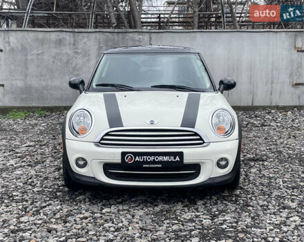 Белый Мини Купер, объемом двигателя 1.6 л и пробегом 178 тыс. км за 7990 $, фото 3 на Automoto.ua