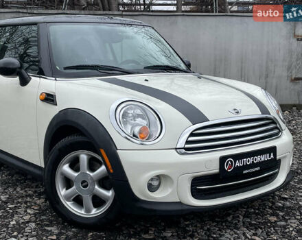 Белый Мини Купер, объемом двигателя 1.6 л и пробегом 178 тыс. км за 7990 $, фото 1 на Automoto.ua