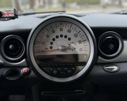 Белый Мини Купер, объемом двигателя 1.6 л и пробегом 132 тыс. км за 7950 $, фото 20 на Automoto.ua