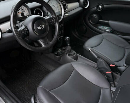 Белый Мини Купер, объемом двигателя 1.6 л и пробегом 132 тыс. км за 7950 $, фото 10 на Automoto.ua