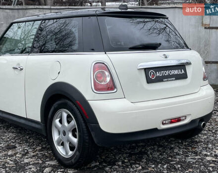 Белый Мини Купер, объемом двигателя 1.6 л и пробегом 178 тыс. км за 7990 $, фото 6 на Automoto.ua