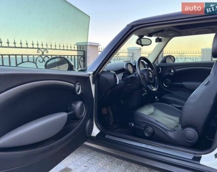 Білий Міні Cooper, об'ємом двигуна 1.6 л та пробігом 180 тис. км за 7200 $, фото 14 на Automoto.ua