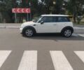 Белый Мини Купер, объемом двигателя 1.6 л и пробегом 220 тыс. км за 6900 $, фото 2 на Automoto.ua