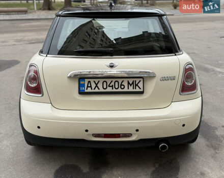 Белый Мини Купер, объемом двигателя 1.6 л и пробегом 132 тыс. км за 7950 $, фото 9 на Automoto.ua